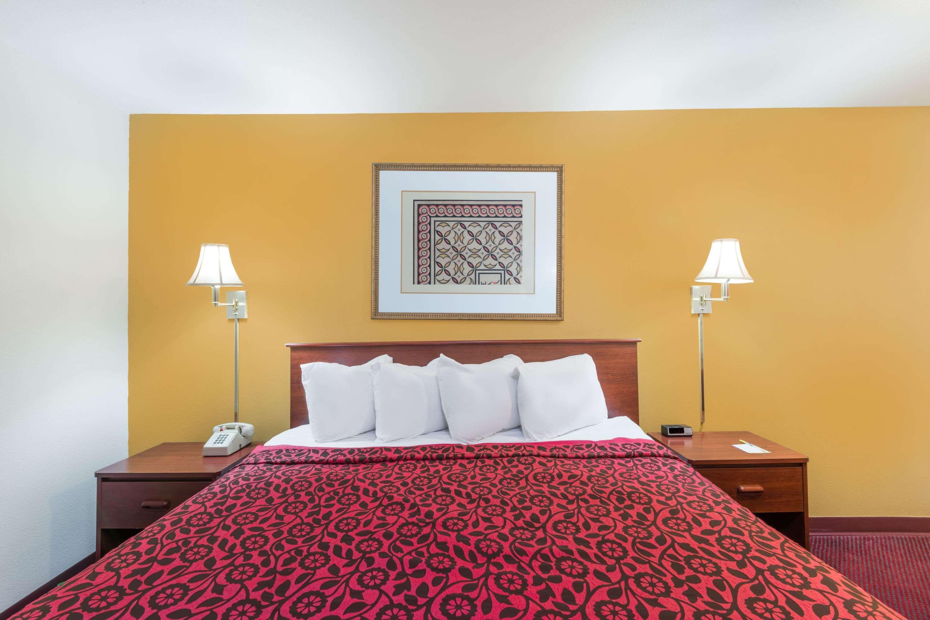 Days Inn By Wyndham Andover Εξωτερικό φωτογραφία