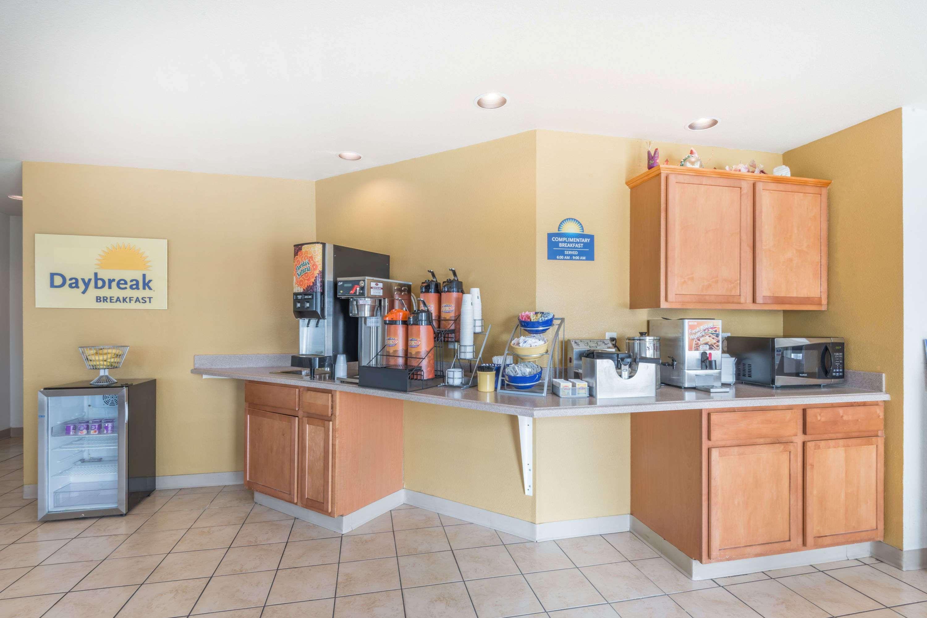 Days Inn By Wyndham Andover Εξωτερικό φωτογραφία