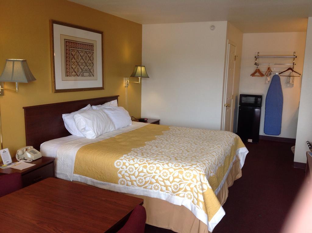 Days Inn By Wyndham Andover Εξωτερικό φωτογραφία